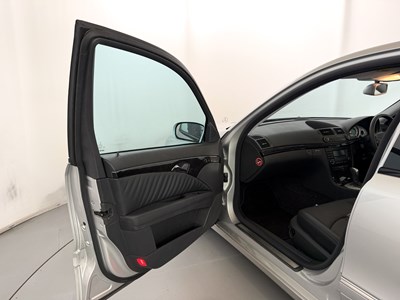Lot 95 - 2003 Mercedes-Benz E320