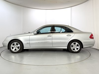 Lot 95 - 2003 Mercedes-Benz E320