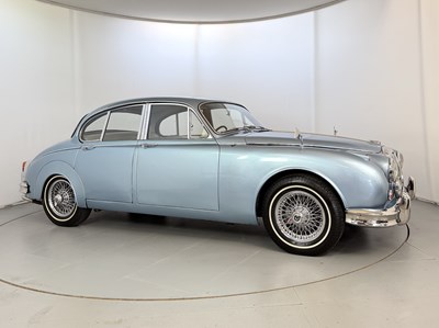 Lot 9 - 1967 Daimler 250