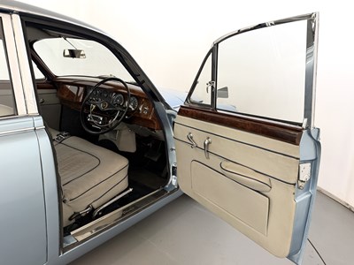 Lot 9 - 1967 Daimler 250