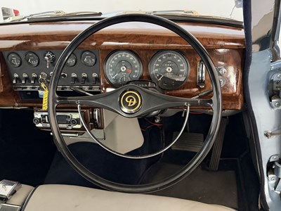 Lot 9 - 1967 Daimler 250