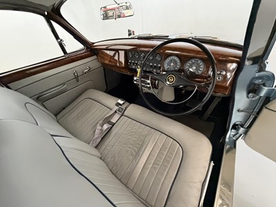 Lot 9 - 1967 Daimler 250