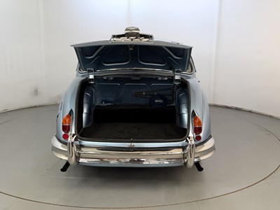 Lot 9 - 1967 Daimler 250