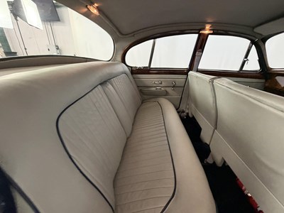 Lot 9 - 1967 Daimler 250