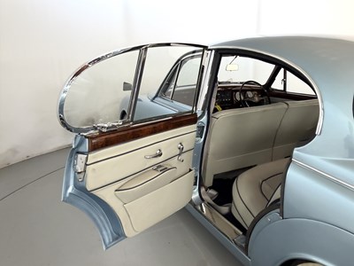 Lot 9 - 1967 Daimler 250