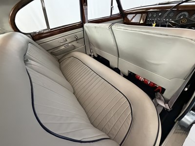 Lot 9 - 1967 Daimler 250
