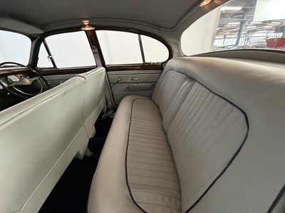 Lot 9 - 1967 Daimler 250