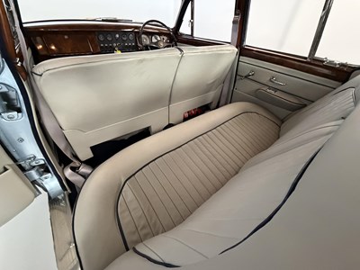 Lot 9 - 1967 Daimler 250