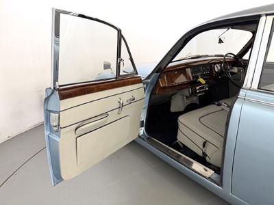 Lot 9 - 1967 Daimler 250