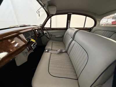 Lot 9 - 1967 Daimler 250