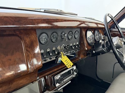 Lot 9 - 1967 Daimler 250