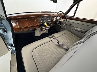 Lot 9 - 1967 Daimler 250