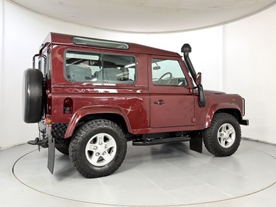 Lot 2005 Land Rover Defender County 90