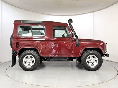 Lot 2005 Land Rover Defender County 90