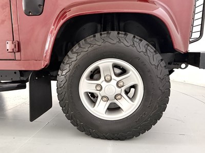 Lot 2005 Land Rover Defender County 90