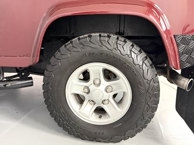 Lot 2005 Land Rover Defender County 90