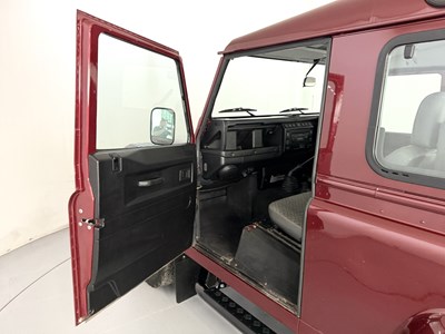Lot 2005 Land Rover Defender County 90
