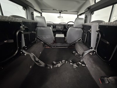 Lot 2005 Land Rover Defender County 90