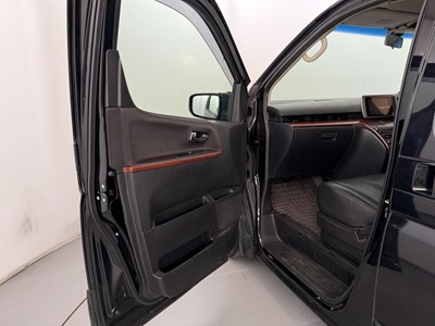 Lot 128 - 2007 Nissan Elgrand