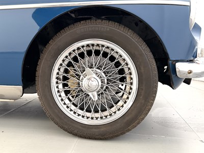 Lot 85 - 1972 MG B V8 Roadster