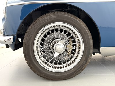 Lot 85 - 1972 MG B V8 Roadster