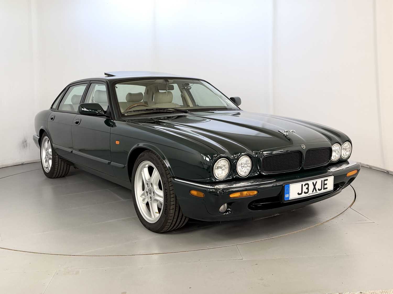Lot 1998 Jaguar XJR
