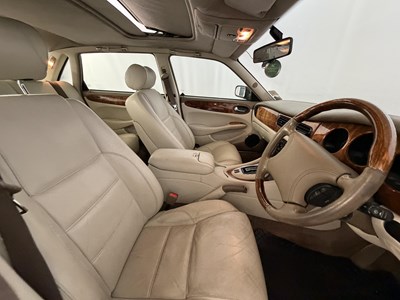 Lot 1998 Jaguar XJR