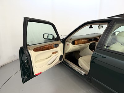 Lot 1998 Jaguar XJR