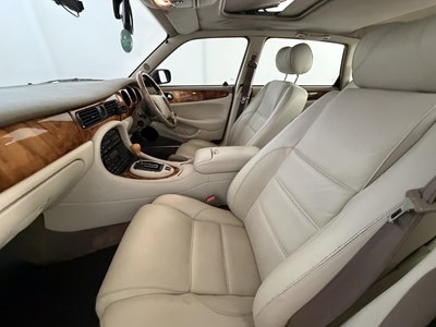 Lot 1998 Jaguar XJR