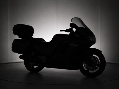 Lot 1990 Honda ST1100