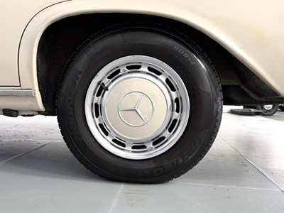 Lot 1967 Mercedes-Benz 250SE