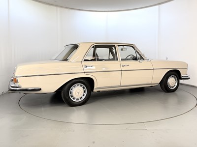 Lot 1967 Mercedes-Benz 250SE