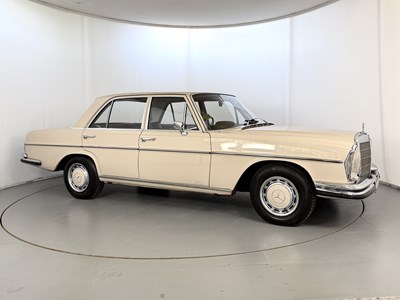 Lot 1967 Mercedes-Benz 250SE