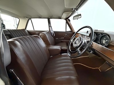 Lot 1967 Mercedes-Benz 250SE