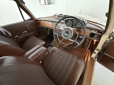 Lot 1967 Mercedes-Benz 250SE