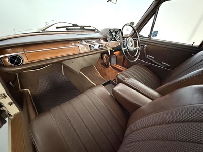 Lot 1967 Mercedes-Benz 250SE