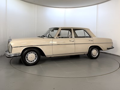 Lot 1967 Mercedes-Benz 250SE