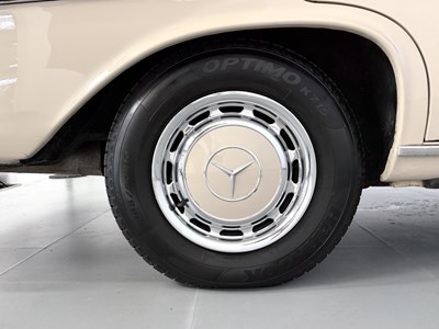 Lot 1967 Mercedes-Benz 250SE