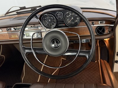 Lot 1967 Mercedes-Benz 250SE