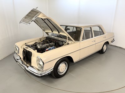 Lot 1967 Mercedes-Benz 250SE