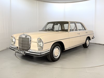 Lot 1967 Mercedes-Benz 250SE