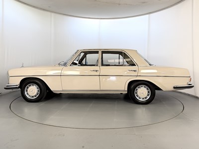 Lot 1967 Mercedes-Benz 250SE