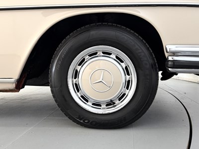Lot 1967 Mercedes-Benz 250SE