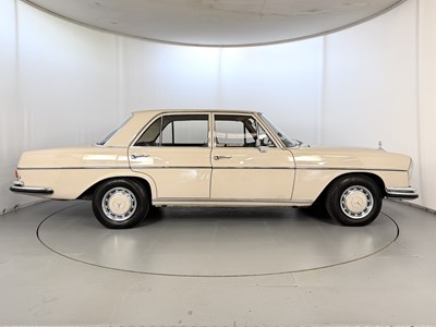 Lot 1967 Mercedes-Benz 250SE