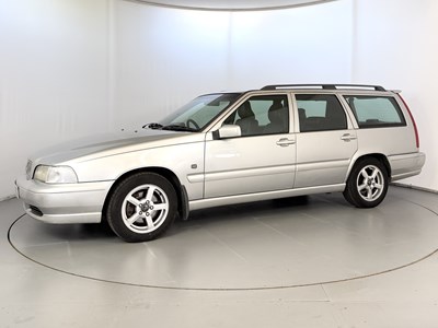 Lot 1999 Volvo V70 - NO RESERVE