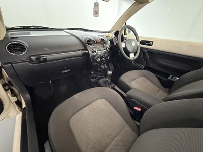Lot 2006 Volkswagen Beetle Convertible