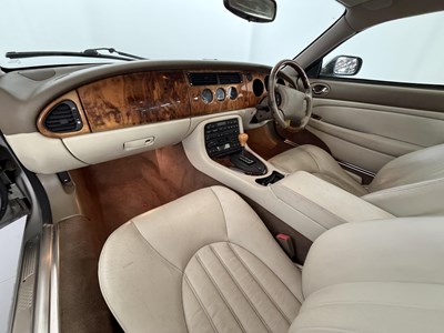 Lot 1998 Jaguar XK8