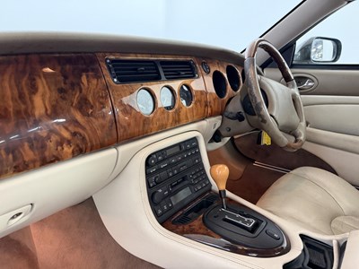Lot 1998 Jaguar XK8