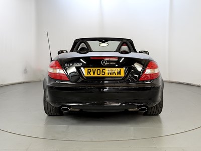 Lot 2005 Mercedes-Benz SLK200