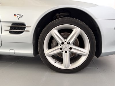 Lot 2004 Mercedes-Benz SL500